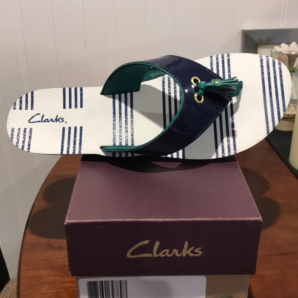 Clark’s Flip flops - Picture 2 of 4